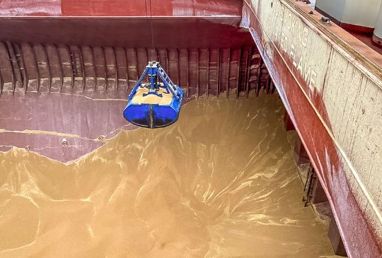 Déchargement navire de blé Abidjan