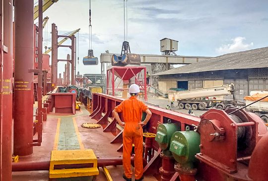 Déchargement vrac port d'Abidjan