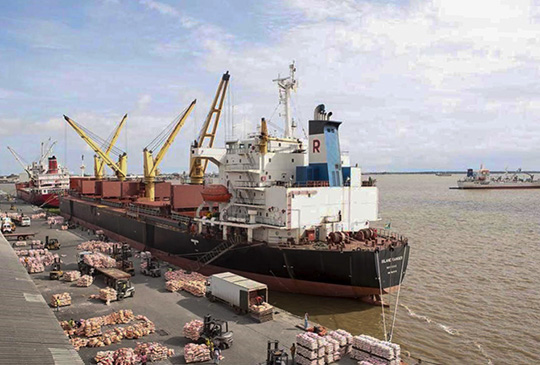 Icoma manutention navire port d'Abidjan